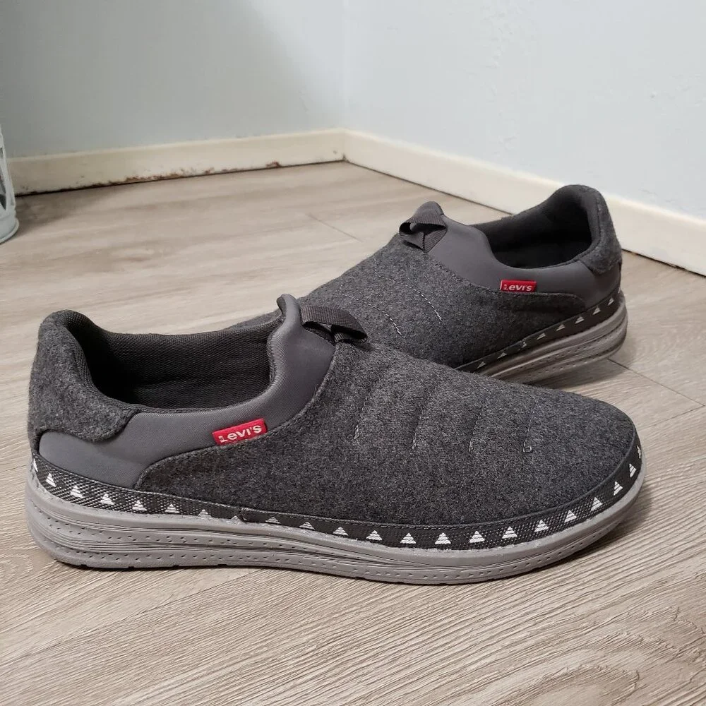 NEW Men's Levis size 11 / 12 slip on felt loafer slipper memory foam shoe casual